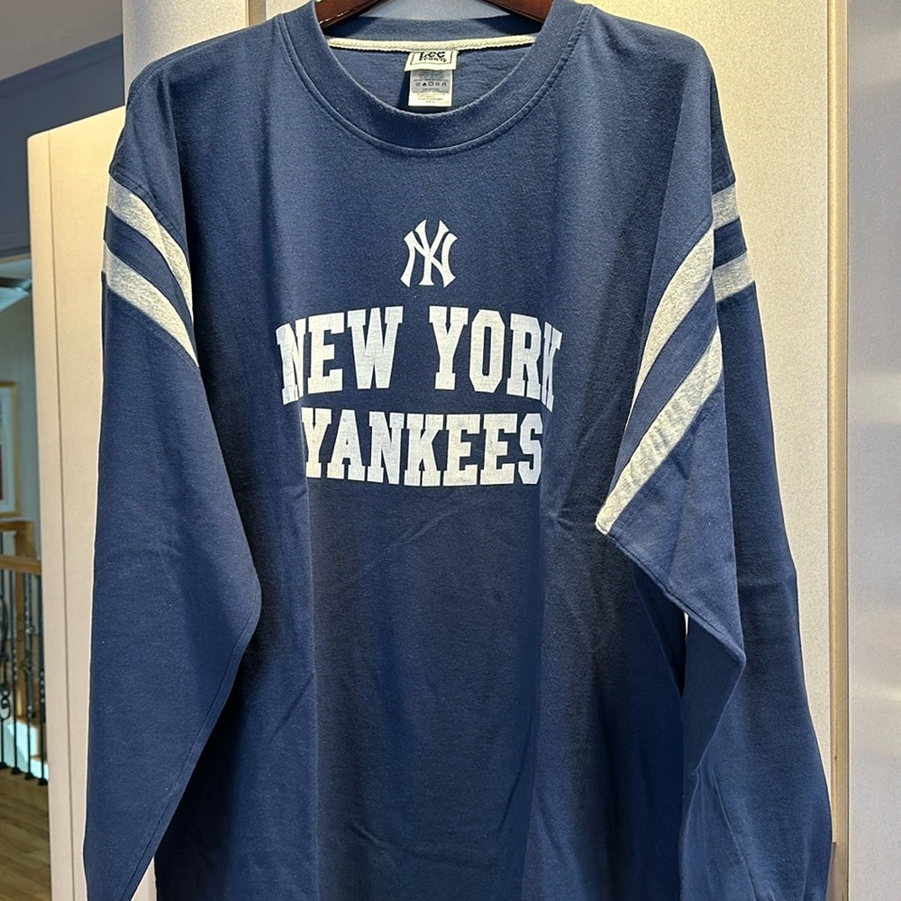 New York Yankees long sleeved shirt!  Made by LEE!  XL!